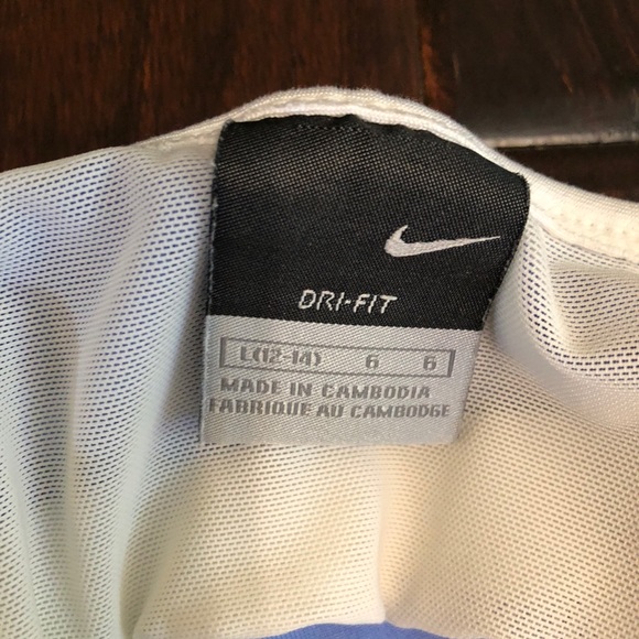 ๐๐  Nike workout top  ๐๐ - Picture 3 of 4